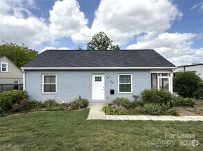 Building Photo - 300 E Peterson Dr