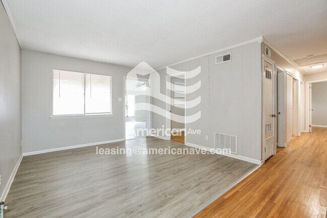 Foto del edificio - 711 Greendale Dr