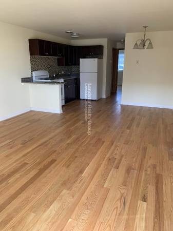 Foto principal - 8504 Waukegan Rd