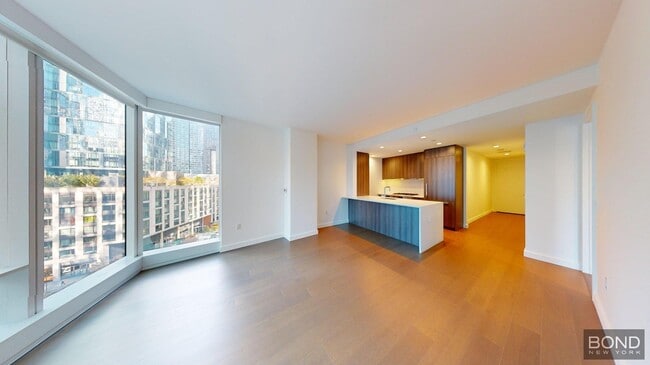 Building Photo - 400 W 61st St