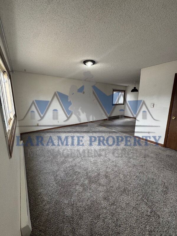 Foto del edificio - 1537 E Person St