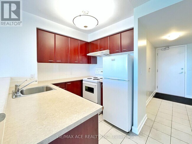 Building Photo - 38-2338 Lee Centre Dr