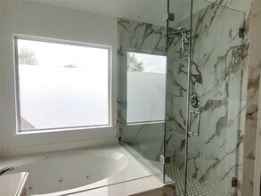 Building Photo - 18819 Knobby Oaks Pl