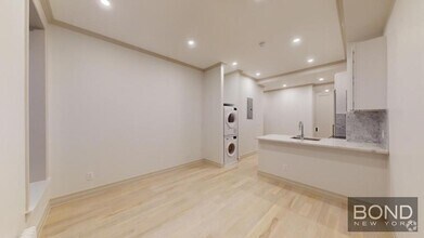 Building Photo - 250 W 91st St