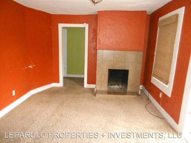 Building Photo - 3 br, 1.5 bath House - 1021 Ellington Court