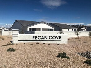 Building Photo - 640 E Vail Ln