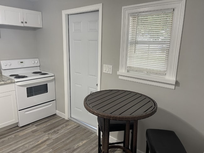 Building Photo - 2640 NE Indian River Dr