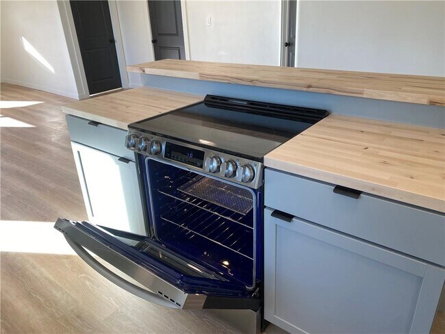 Foto del edificio - 6668 W Wedington Dr