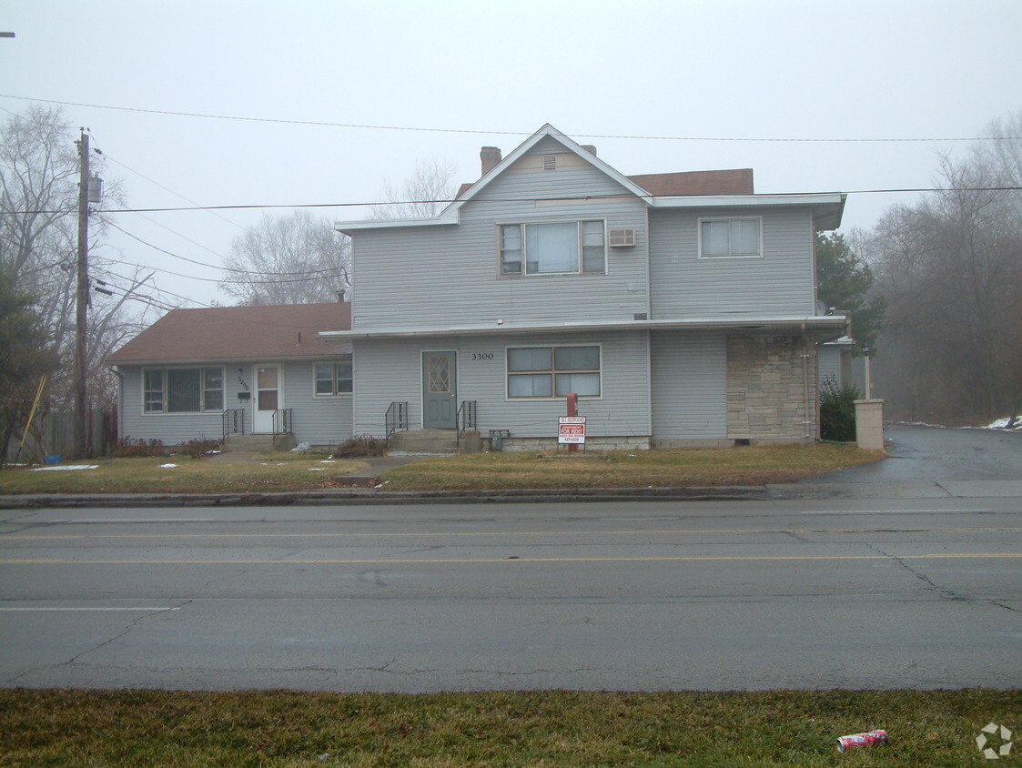 Building Photo - Rustic Lane