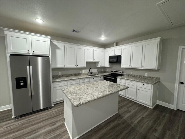Foto del edificio - 6163 Ridgeway Dr