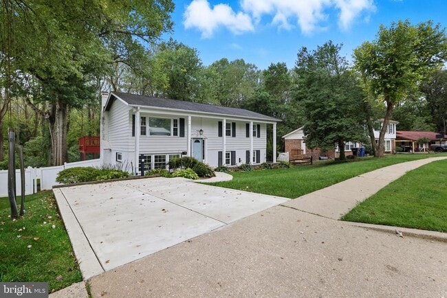Building Photo - 5023 King Richard Dr