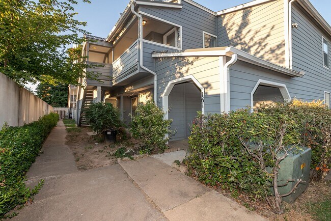 Foto del edificio - Spacious 1-Bedroom Apartment in South Tulsa | $785 | Mid October