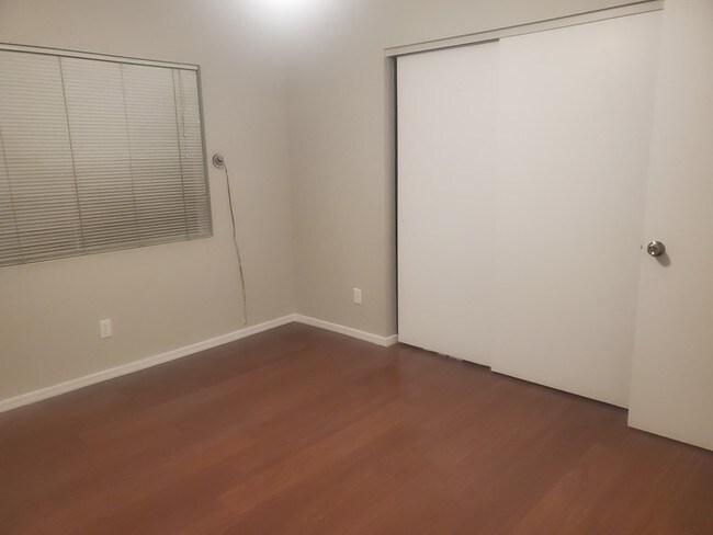 Building Photo - 2140 W Vista Ave #4