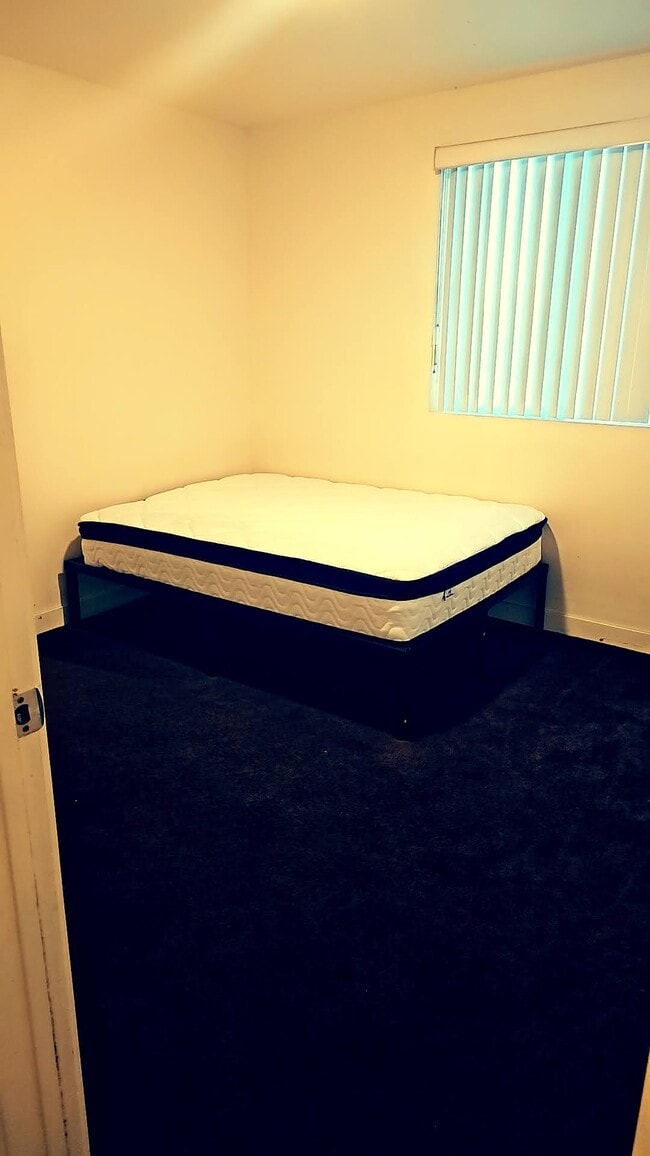 Building Photo - 329 E 116th Pl