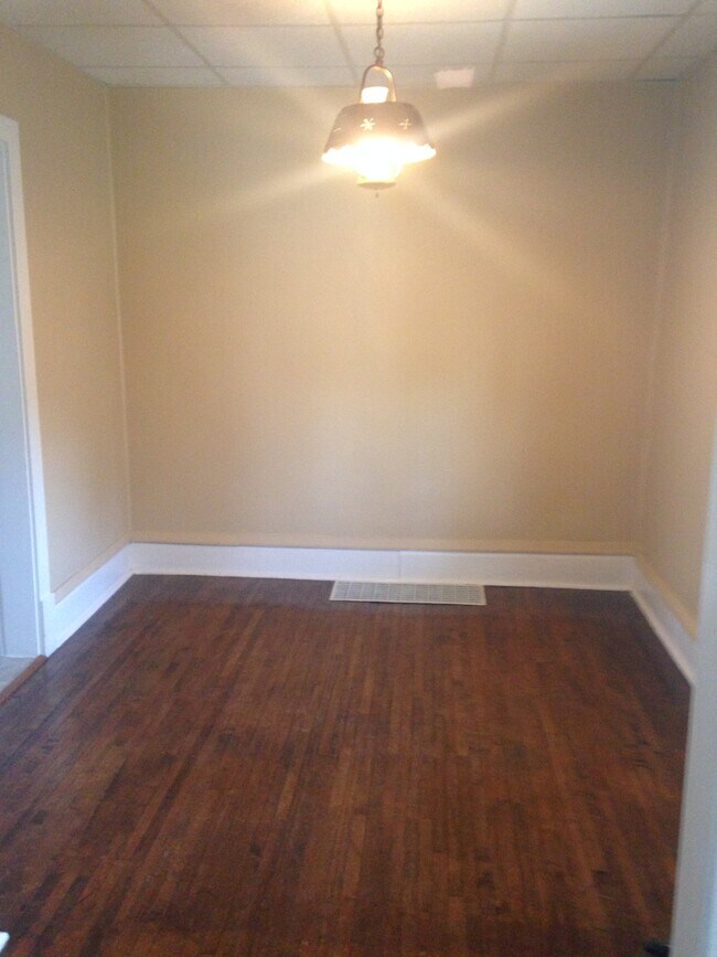 Foto del edificio - 613 E 8th St