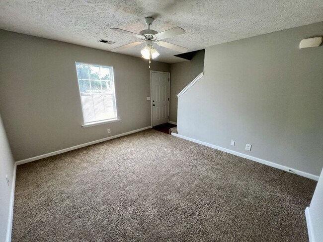 Foto del edificio - 2 Bed, 1.5 Bath Duplex in North Murfreesboro