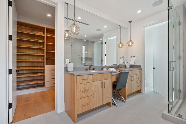 Foto del edificio - 4425 Morse Ave
