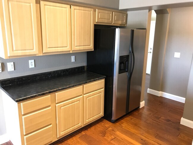 Foto del edificio - COMING SOON ! 5/23/25 GORGEOUS 3 BED/ 2.5 ...