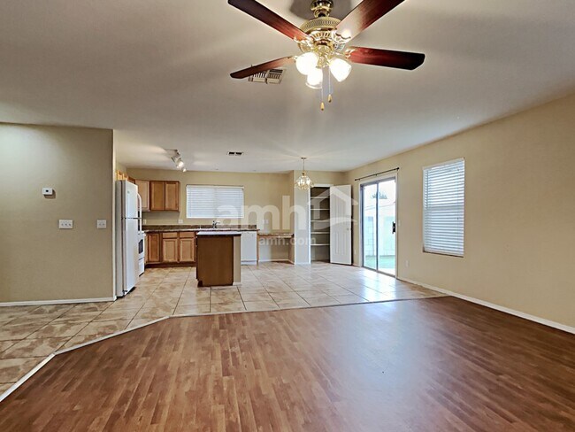 Building Photo - 1606 W Swisher Place