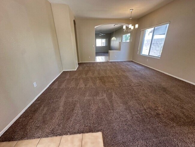 Building Photo - SINGLE LEVEL 4 BEDROOM HOME IN GILBERT