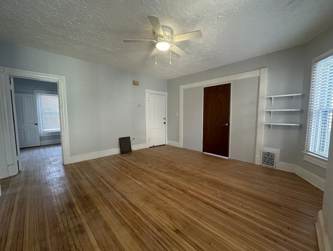 Building Photo - 1613 E State St