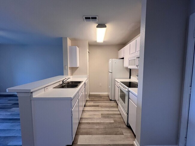 Foto del edificio - Awesome apartment at Cypress fairway!