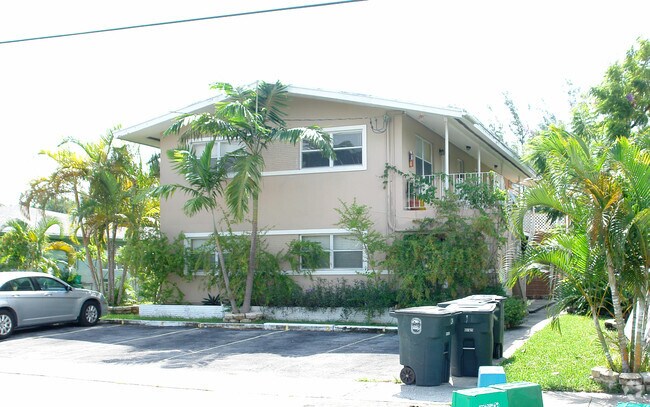 13135 Emerald Dr Miami Fl 33181 Apartments Primary Photo 13135 Emerald Dr