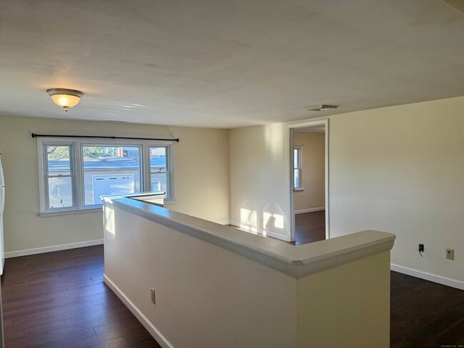 Foto del edificio - 100 Lebanon Ave