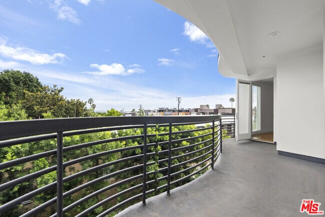 Foto del edificio - 1283 Havenhurst Dr