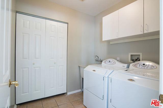 Foto del edificio - 11144 Valley Spring Pl