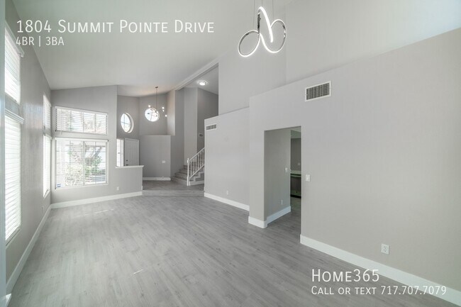 Foto del edificio - Spacious 4-Bedroom Home in Peccole Ranch