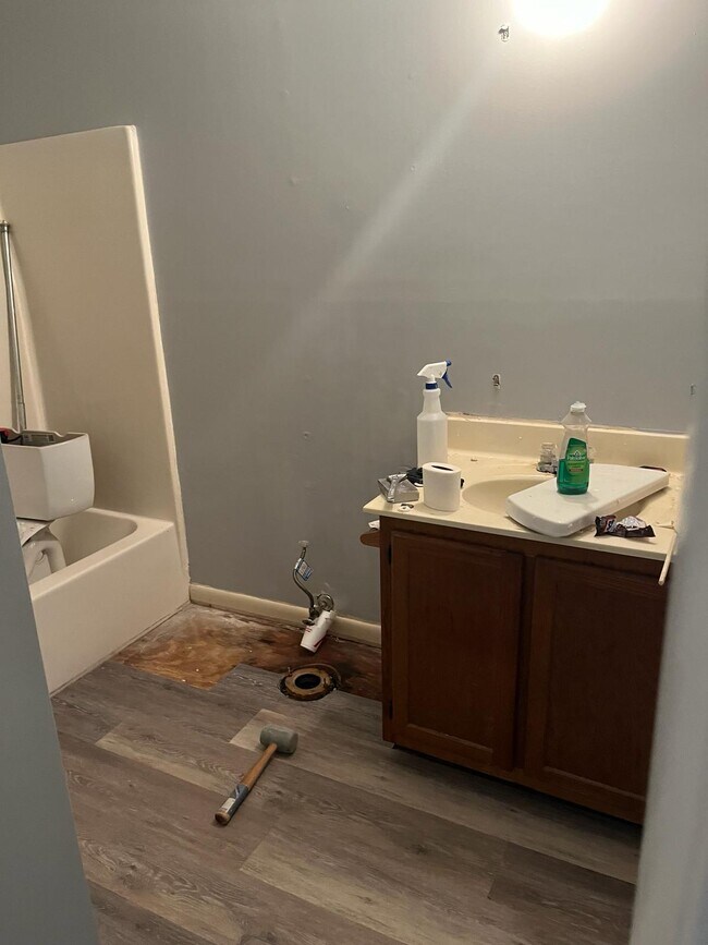 Building Photo - 148 Villa Dr