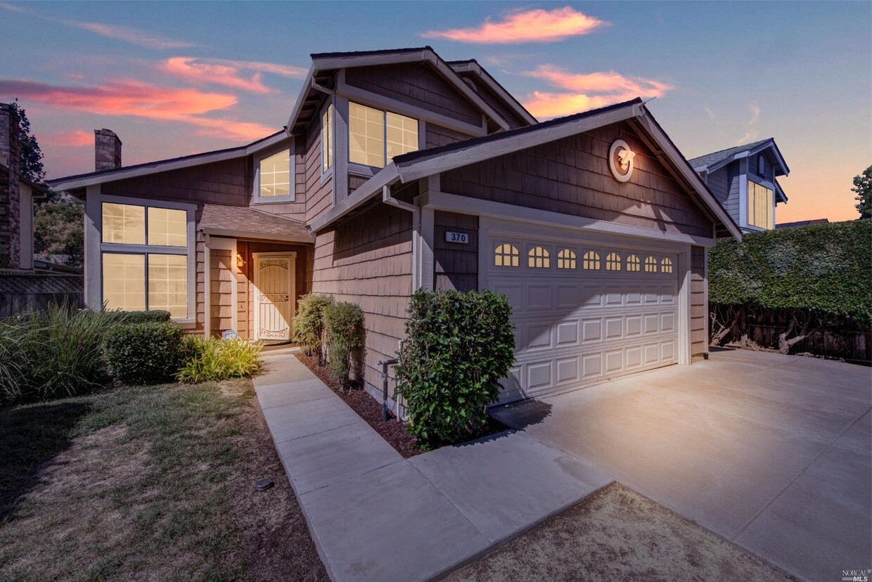 Primary Photo - 370 Killingsworth Cir