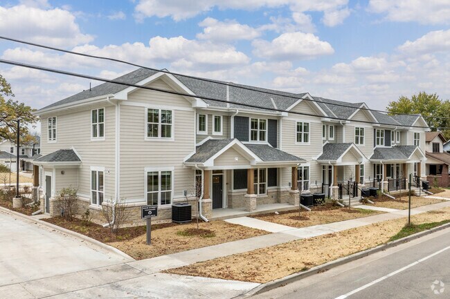 Foto del edificio - Main Street Townhomes