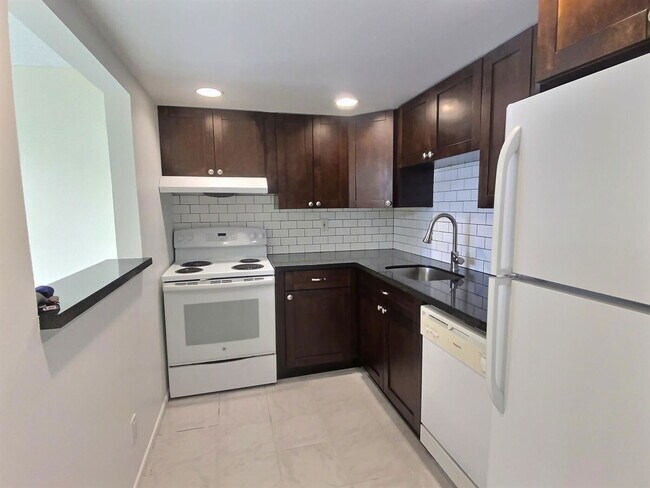 Building Photo - 1421 S Ocean Blvd