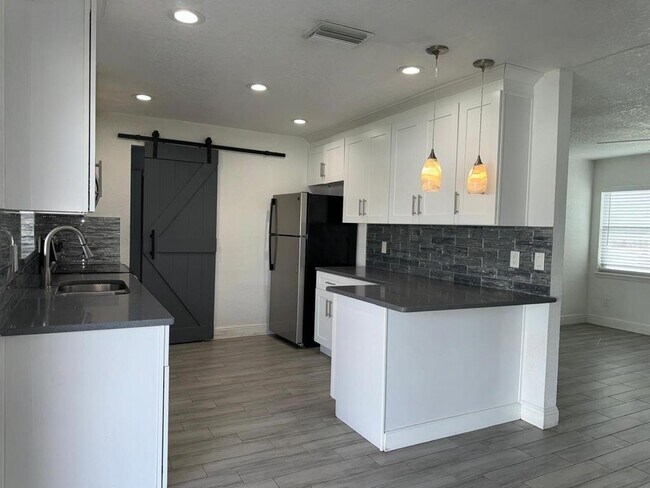 Foto del edificio - 1119 Nana Ave