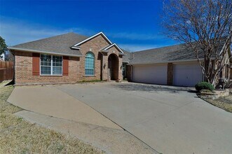 Building Photo - 3513 Oliver Dr