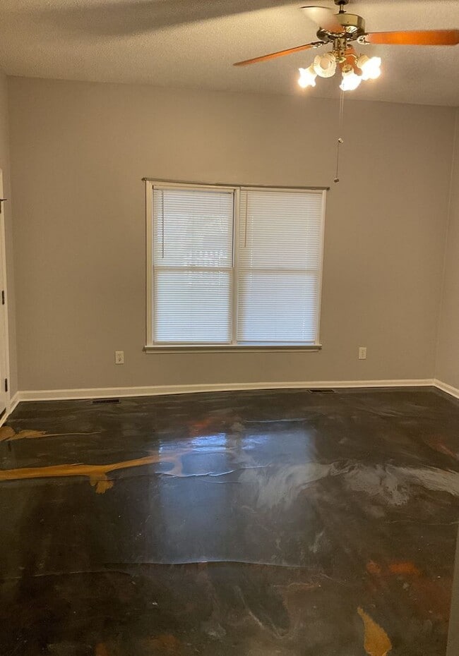 Building Photo - Coming Soon !  One Bedroom apartment in Ga...