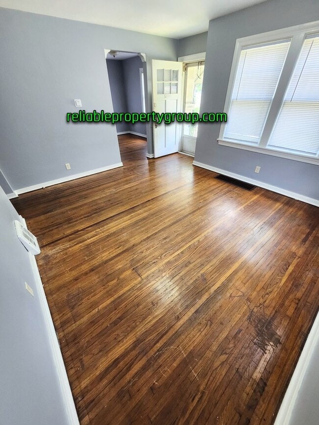 Building Photo - New Listing!!