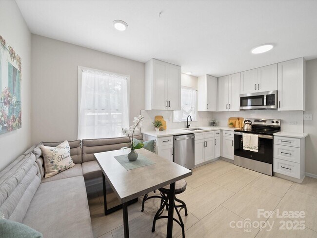 Building Photo - 2213 Milton Rd