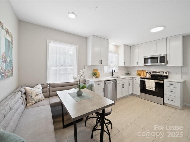 Foto del edificio - 2213 Milton Rd