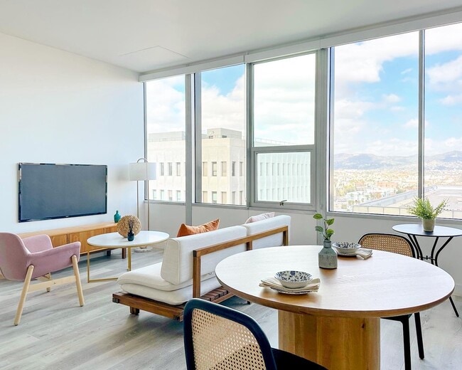 Crosby 3350 Wilshire Blvd Los Angeles, CA Apartments for Rent in