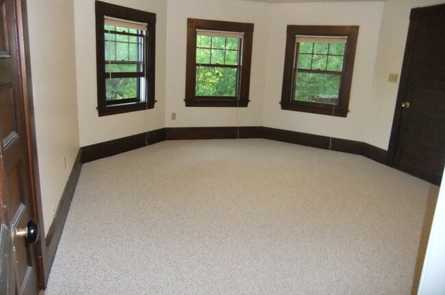 Building Photo - 61 Judkins St