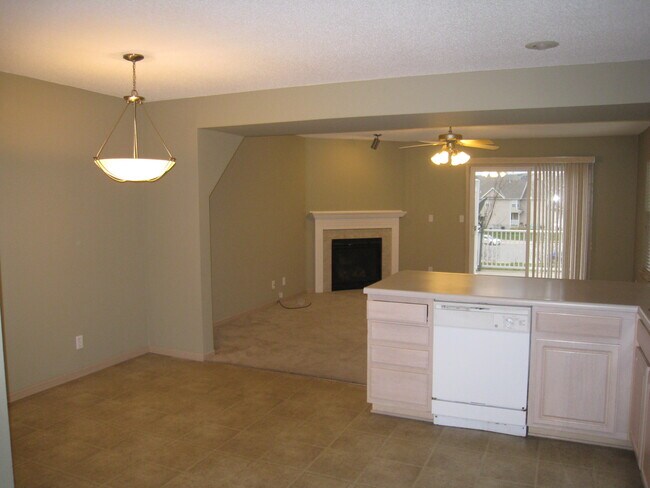 Foto del edificio - 9806 N Lewis Ave