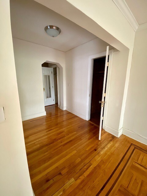 Primary Photo - 4 Barker Ave