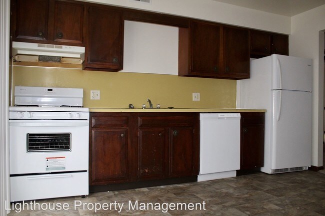 Building Photo - 4243-4245 Oak Park Dr SE