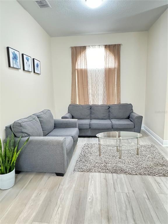 Foto del edificio - 2715 Rismen Ct