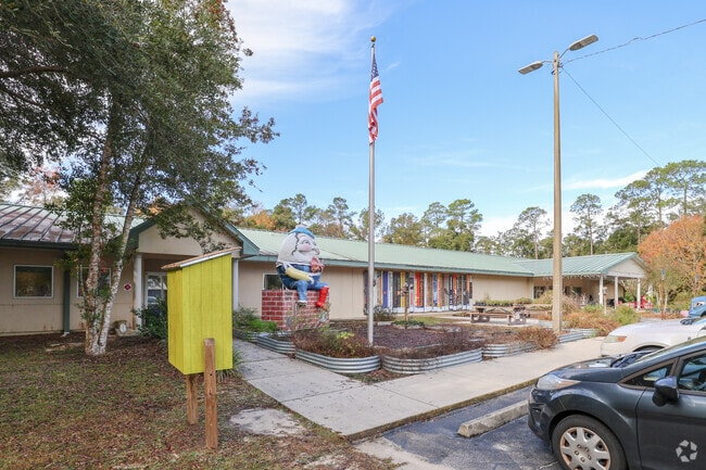 The library in Crawfordville even looks fun when you pull in to the parking lot.