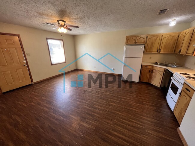 Building Photo - 100 Elmhurst Cir