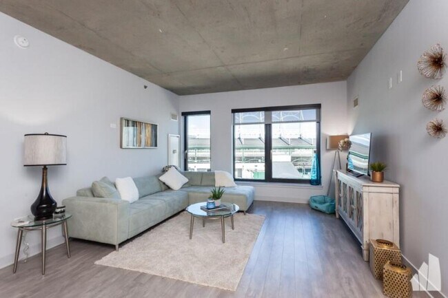 Foto del edificio - 2 bedroom in CHICAGO IL 60613